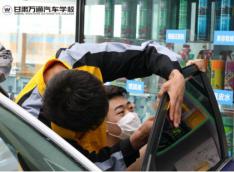 世人慌慌张张，只为碎银几两，汽车美容挣银子不必慌张
